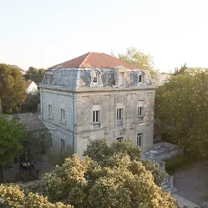 3* Hotel Logis - Restaurant Les Cedres